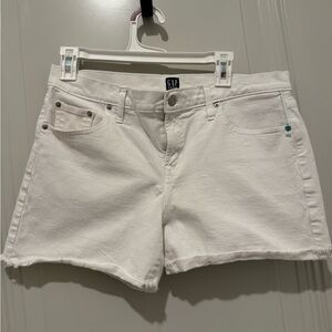 GAP DENIM WOMENS SHORT SIZE 30 5”